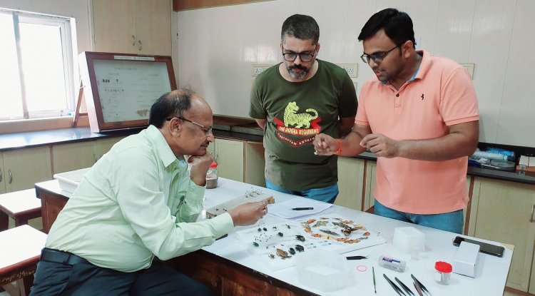 Hon’ble Vice Chancellor Dr. Z. P. Patel visited the Department of Entomology, N. M. College of Agriculture, Navsari on November 13, 2022 (SUNDAY) to review the assigned work of preparation of beautiful insect specimens.