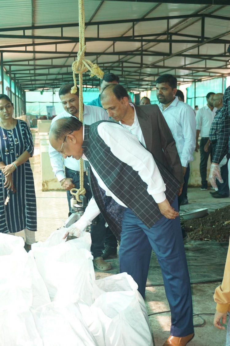 Hon’ble Vice Chancellor Dr. Z. P. Patel inaugurated a well-equipped Experiential Learning Unit on ‘Enriched Vermicompost production’, ELU classroom & storeroom and PNG facility at CoA, Bharuch.