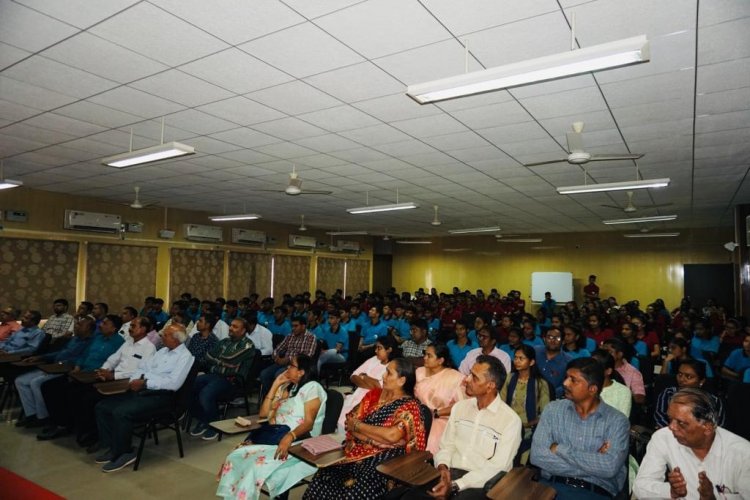 Hon’ble Vice Chancellor Dr. Z. P. Patel inaugurated a well-equipped Experiential Learning Unit on ‘Enriched Vermicompost production’, ELU classroom & storeroom and PNG facility at CoA, Bharuch.