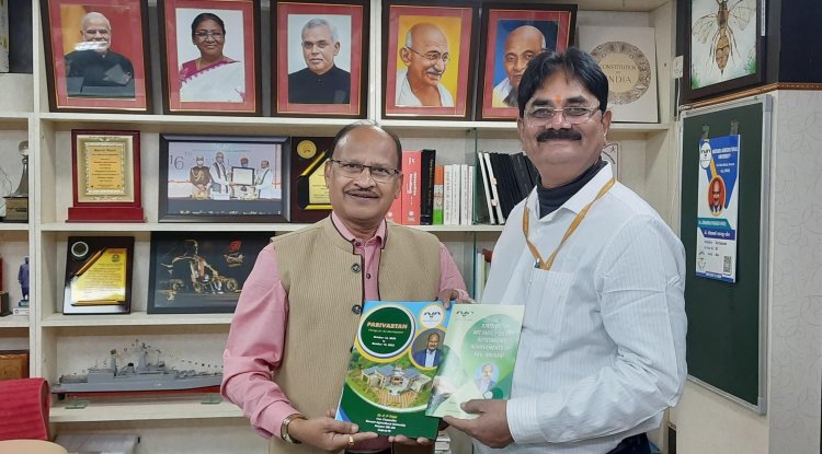 Regional Director, Regional Centre for Organic & Natural Farming, Nagpur paid visit to Hon’ble Vice-Chancellor At NAU.