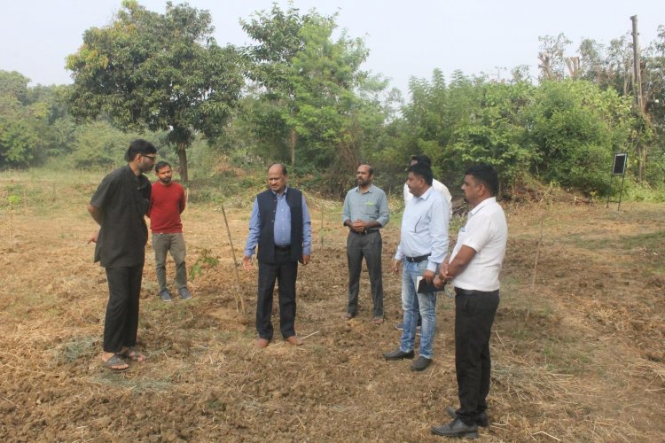 Hon’ble Vice-Chancellor visited Agriculture Experimental Station, Paria on December 5, 2022