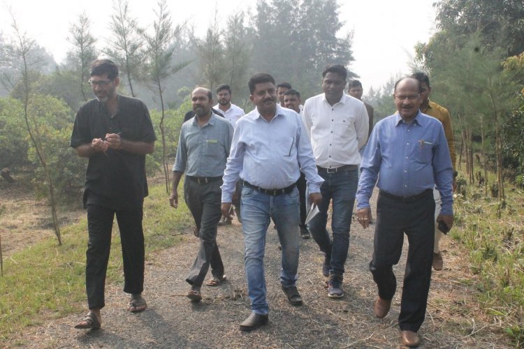 Hon’ble Vice-Chancellor visited Agriculture Experimental Station, Paria on December 5, 2022