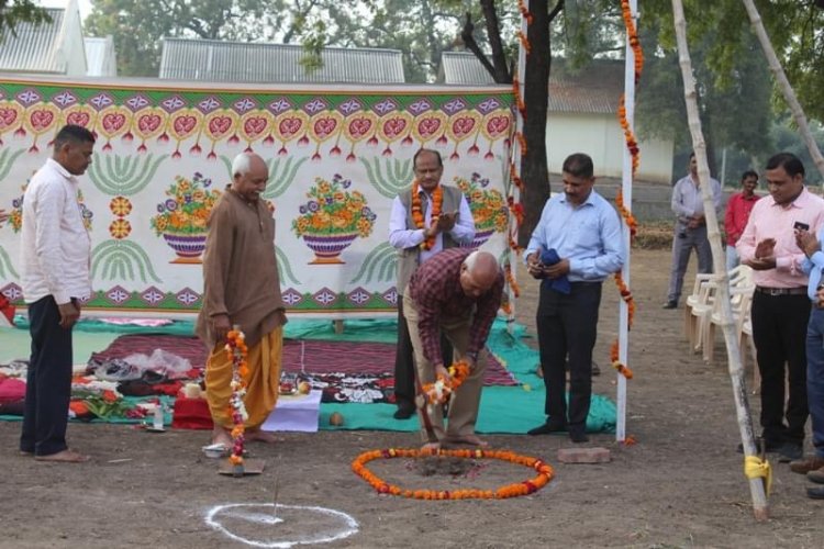 The foundation stone of ‘New office building’ at Agricultural Research Station, Tanchha on December 16, 2022.