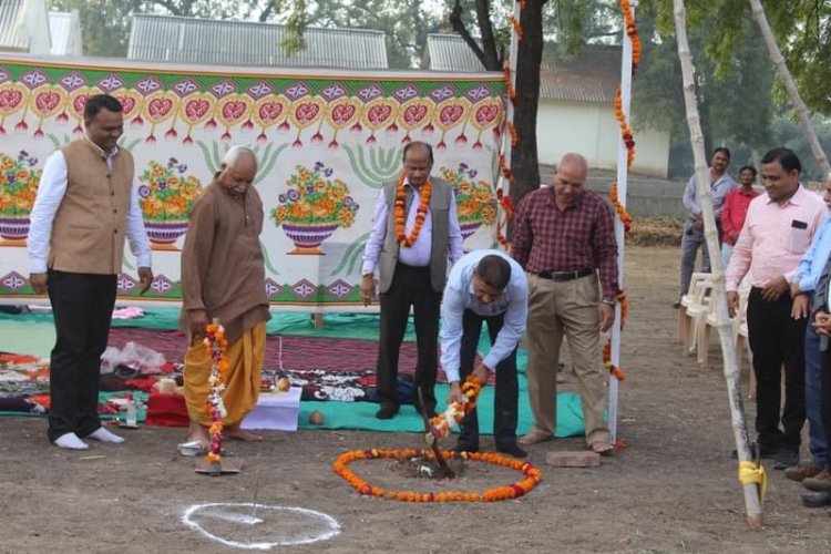 The foundation stone of ‘New office building’ at Agricultural Research Station, Tanchha on December 16, 2022.