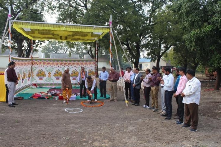 The foundation stone of ‘New office building’ at Agricultural Research Station, Tanchha on December 16, 2022.