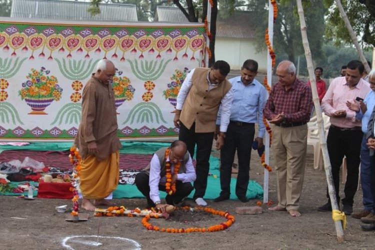 The foundation stone of ‘New office building’ at Agricultural Research Station, Tanchha on December 16, 2022.