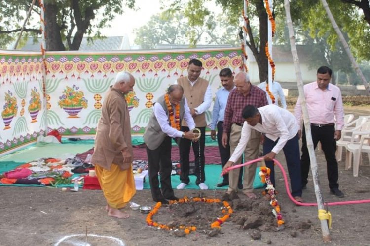 The foundation stone of ‘New office building’ at Agricultural Research Station, Tanchha on December 16, 2022.