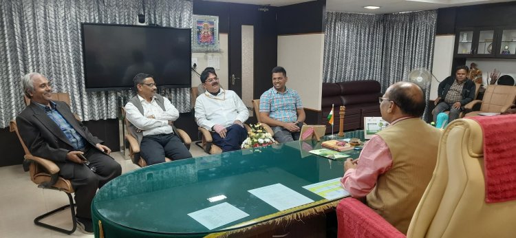 Regional Director, Regional Centre for Organic & Natural Farming, Nagpur paid visit to Hon’ble Vice-Chancellor At NAU.