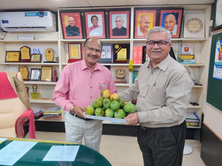 Principal- Horticulture Polytechnic Navsari presented off-season Alphonso mango to Hon’ble Vice-Chancellor