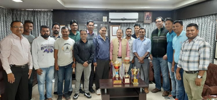 Hon’ble Vice-Chancellor sir congratulated the cricket team of NAU on being runners-up after giving a strong fight against VNSGU, Surat in the final.