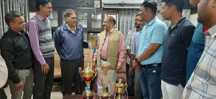 Hon’ble Vice-Chancellor sir congratulated the cricket team of NAU on being runners-up after giving a strong fight against VNSGU, Surat in the final.