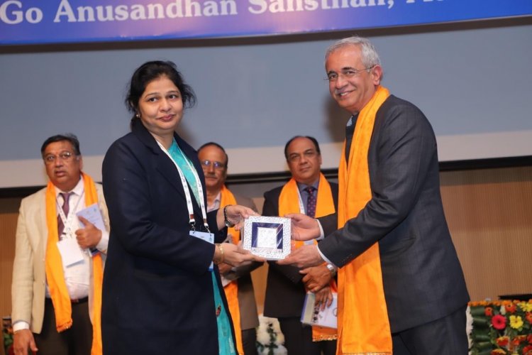 Hon’ble Vice-Chancellor sir congratulated Dr. Ruchira Shukla for successful representation in the 46th Annual Convention of VC’s of Indian Agricultural Universities Association organized at DUVASU.