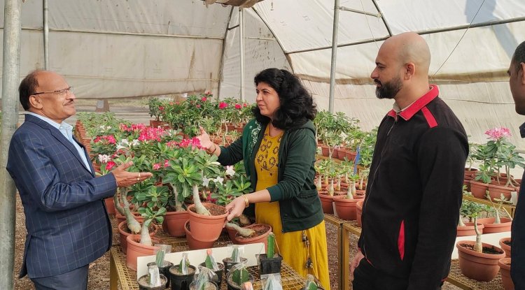 Hon'ble Vice-Chancellor Dr. Z. P. Patel visited Advance Technology Centre of soilless system for various crops at ACoH, Navsari.