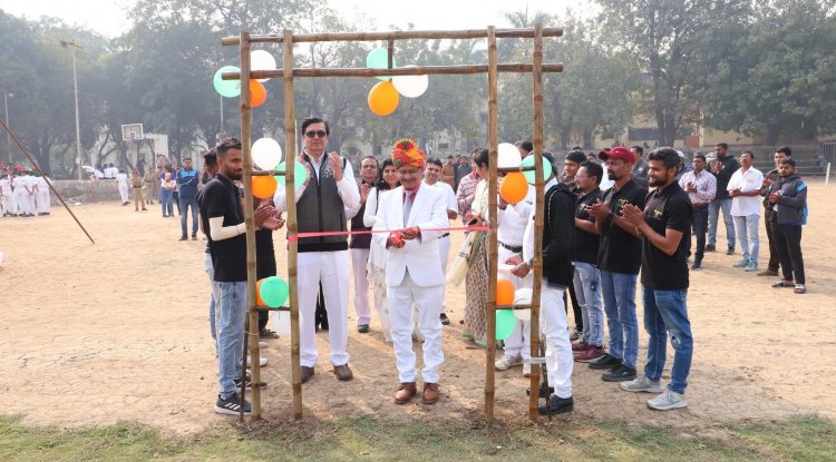 'चतुर्थ श्रेणी और सामान्य दैनिक वेतन भोगी कर्मचारी के लिए “पहला त्रिदिवसीय क्रिकेट टूर्नामेंट-2023” का उद्घाटन किया।