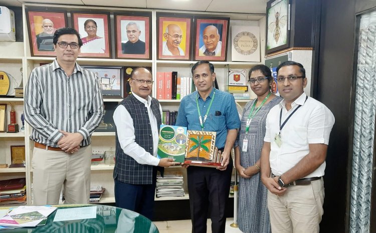 Dr. Ravi Bhat, Project Coordinator, AICRP (Palms) along with Dr. S. Sumitha, Scientist, CPCRI, ICAR, Kasaragod, Kerala paid visit to Hon’ble Vice-Chancellor Dr. Z. P. Patel.