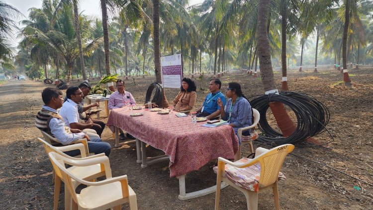 Dr. Ravi Bhat, Project Coordinator, AICRP (Palms) along with Dr. S. Sumitha, Scientist, CPCRI, ICAR, Kasaragod, Kerala paid visit to Hon’ble Vice-Chancellor Dr. Z. P. Patel.