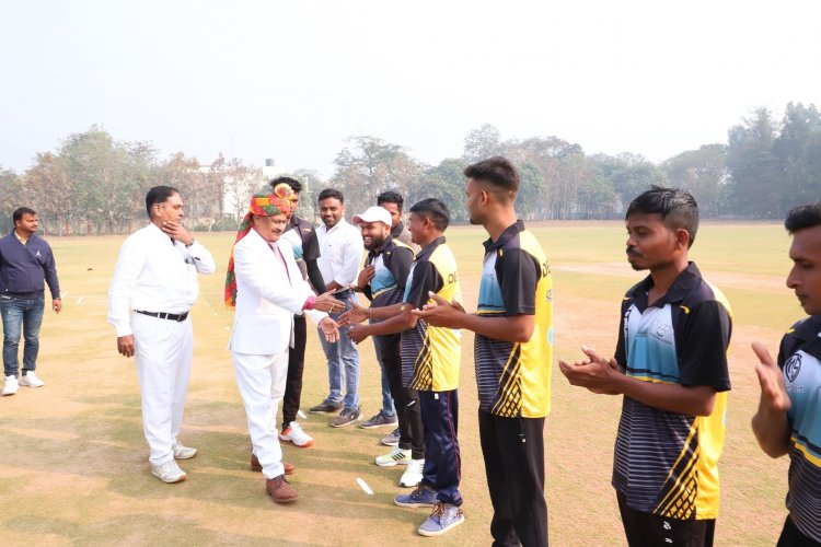 'चतुर्थ श्रेणी और सामान्य दैनिक वेतन भोगी कर्मचारी के लिए “पहला त्रिदिवसीय क्रिकेट टूर्नामेंट-2023” का उद्घाटन किया।