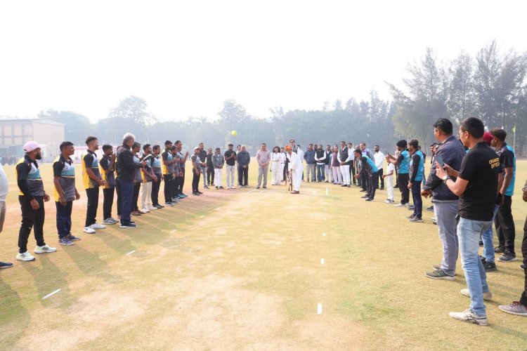 'चतुर्थ श्रेणी और सामान्य दैनिक वेतन भोगी कर्मचारी के लिए “पहला त्रिदिवसीय क्रिकेट टूर्नामेंट-2023” का उद्घाटन किया।