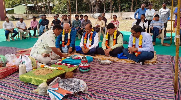 Hon'ble Vice-Chancellor Dr. Z. P. Patel laid the foundation stone of ‘Boys hostel for Polytechnic in Waghai' and 'Rat proof godown at HMRS Waghai' and inaugurated the 'NFSM- Farm produce godown at HMRS Waghai' on February 04, 2023.