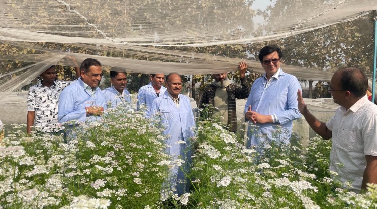 Hon’ble Vice-Chancellor Dr. Z. P. Patel along with Dr. T. R. Ahlawat- DR, Dr. R. M. Naik-Principal & Dean, and Dr. V. R. Naik-ADR visited the Research farm of the Department of Genetics and Plant Breeding, NMCA Navsari
