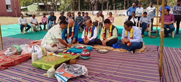 Hon'ble Vice-Chancellor Dr. Z. P. Patel laid the foundation stone of ‘Boys hostel for Polytechnic in Waghai' and 'Rat proof godown at HMRS Waghai' and inaugurated the 'NFSM- Farm produce godown at HMRS Waghai' on February 04, 2023.