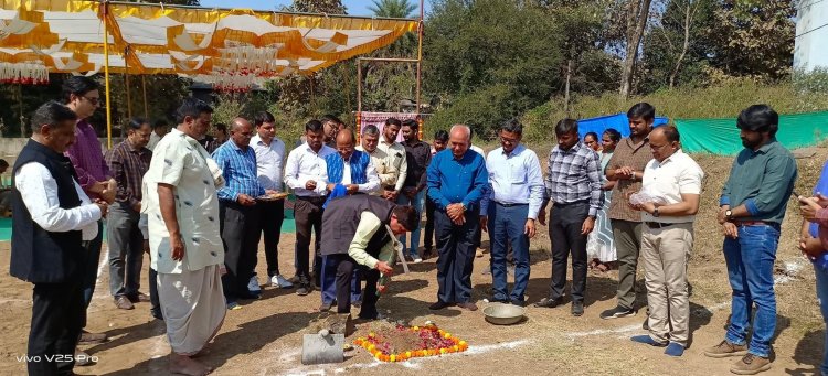 Hon'ble Vice-Chancellor Dr. Z. P. Patel laid the foundation stone of ‘Boys hostel for Polytechnic in Waghai' and 'Rat proof godown at HMRS Waghai' and inaugurated the 'NFSM- Farm produce godown at HMRS Waghai' on February 04, 2023.