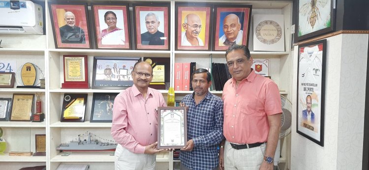 Hon’ble Vice-Chancellor Dr. Z. P. Patel felicitated Dr. Harshal E. Patil and his team of Hill Millet Research Station, Waghai, on being conferred with Sadvichar Parivar Award (2020).