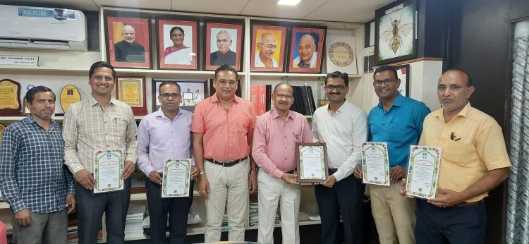 Hon’ble Vice-Chancellor Dr. Z. P. Patel felicitated Dr. Harshal E. Patil and his team of Hill Millet Research Station, Waghai, on being conferred with Sadvichar Parivar Award (2020).