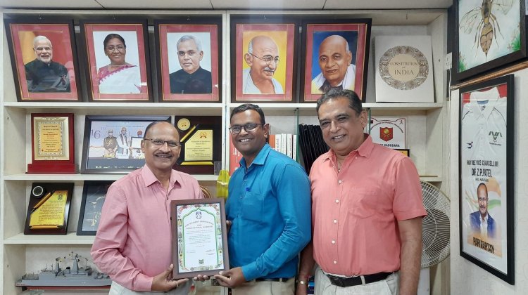 Hon’ble Vice-Chancellor Dr. Z. P. Patel felicitated Dr. Harshal E. Patil and his team of Hill Millet Research Station, Waghai, on being conferred with Sadvichar Parivar Award (2020).