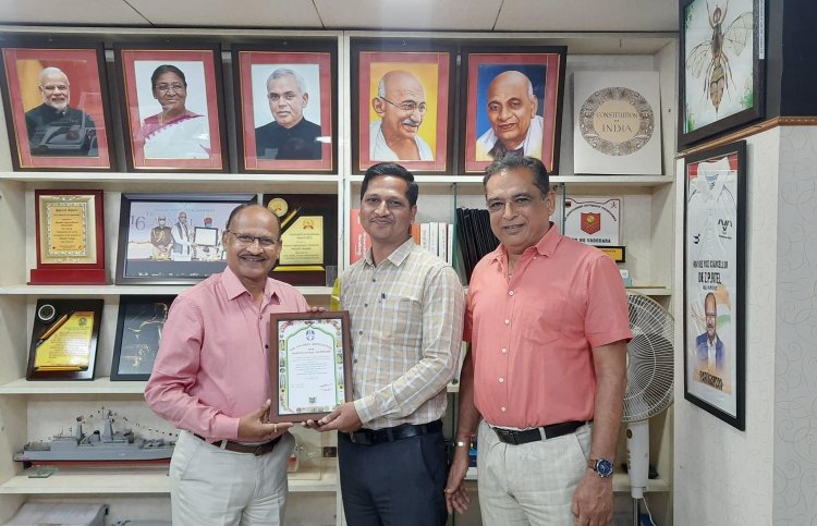 Hon’ble Vice-Chancellor Dr. Z. P. Patel felicitated Dr. Harshal E. Patil and his team of Hill Millet Research Station, Waghai, on being conferred with Sadvichar Parivar Award (2020).