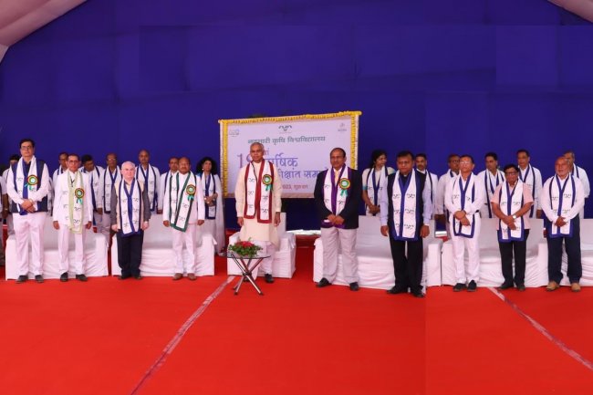 The 18th Annual Convocation of Navsari Agricultural University was held today. Hon’ble Governorshri of Gujarat, Chancellor of the University and President of the function Shri Acharya Devvrat ji conferred degrees to the University graduates.