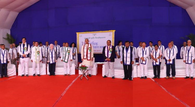 The 18th Annual Convocation of Navsari Agricultural University was held today. Hon’ble Governorshri of Gujarat, Chancellor of the University and President of the function Shri Acharya Devvrat ji conferred degrees to the University graduates.