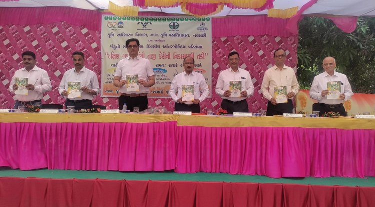 Hon’ble Vice-Chancellor Dr. Z. P. Patel inaugurated the one-day seminar on ‘Export Opportunities of Fresh Mango from South Gujarat’ organized by the Department of Agricultural Economics, NMCA in association with Planning Cell, Director of Research and Agricultural Experimental Station, Paria.