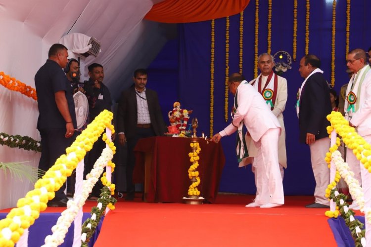 The 18th Annual Convocation of Navsari Agricultural University was held today. Hon’ble Governorshri of Gujarat, Chancellor of the University and President of the function Shri Acharya Devvrat ji conferred degrees to the University graduates.