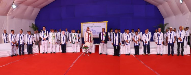 The 18th Annual Convocation of Navsari Agricultural University was held today. Hon’ble Governorshri of Gujarat, Chancellor of the University and President of the function Shri Acharya Devvrat ji conferred degrees to the University graduates.