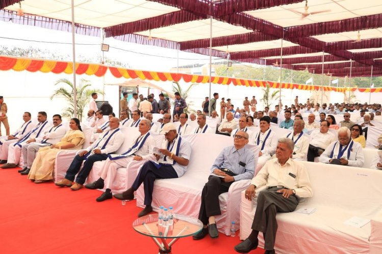 The 18th Annual Convocation of Navsari Agricultural University was held today. Hon’ble Governorshri of Gujarat, Chancellor of the University and President of the function Shri Acharya Devvrat ji conferred degrees to the University graduates.