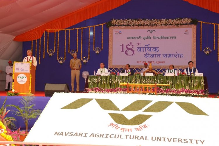 The 18th Annual Convocation of Navsari Agricultural University was held today. Hon’ble Governorshri of Gujarat, Chancellor of the University and President of the function Shri Acharya Devvrat ji conferred degrees to the University graduates.