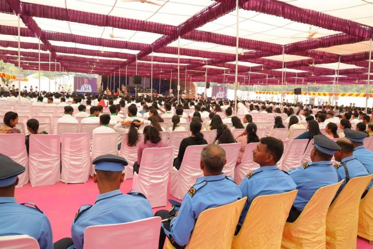 The 18th Annual Convocation of Navsari Agricultural University was held today. Hon’ble Governorshri of Gujarat, Chancellor of the University and President of the function Shri Acharya Devvrat ji conferred degrees to the University graduates.