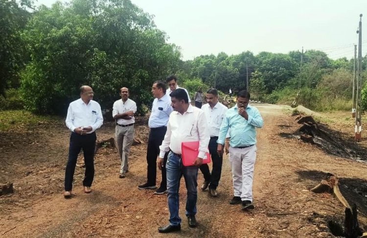 Hon’ble Vice-Chancellor Dr. Z. P. Patel along with Dr. T. R. Ahlawat, DR & Dean PGS; Dr. N. M. Chauhan, DEE and Dr. V. R. Naik, ADR visited the farm of Agriculture Experimental Station, Paria