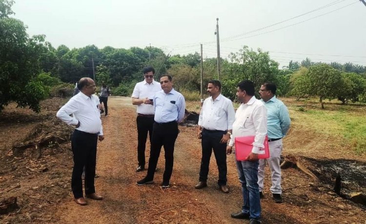 Hon’ble Vice-Chancellor Dr. Z. P. Patel along with Dr. T. R. Ahlawat, DR & Dean PGS; Dr. N. M. Chauhan, DEE and Dr. V. R. Naik, ADR visited the farm of Agriculture Experimental Station, Paria