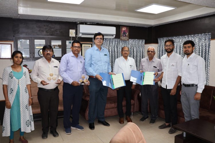 The First of its kind MoU between Navsari Agricultural University and a Private sector seed company INDO US BIOTECH LTD., Ahmedabad, for seed production and marketing of high yielding and medium slender grain rice hybrid GRH-2.