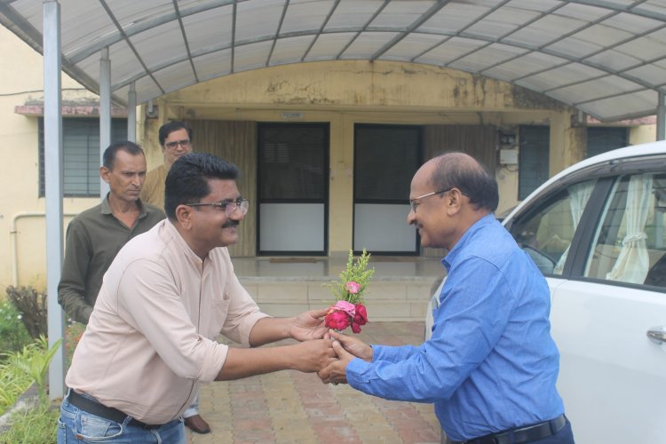 Hon’ble Vice-Chancellor Dr. Z. P. Patel along with Dr. T. R. Ahlawat, Director of Research visited Agricultural Experimental Station, Paria on August 29, 2023.