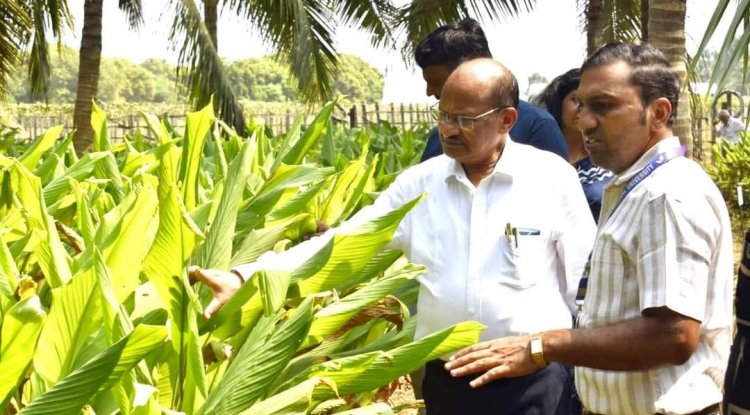 Hon’ble Vice-Chancellor Dr. Z. P. Patel accompanied by Dr. T. R. Ahlawat, Director of Research