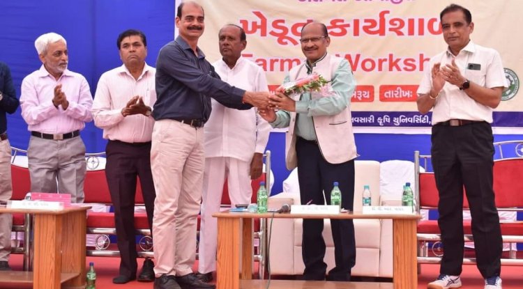 The 'CCI-ICAR-CICR Cotton BMPs Extension Pilot Project,' sponsored a 'Farmers Workshop' was organised under the chairmanship of Hon'ble Vice-Chancellor Dr. Z. P. Patel at Tuna Village, Valia Taluka, Bharuch
