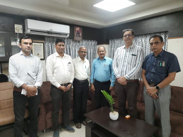 Dr. Prakash Patil, Project Coordinator (Fruits), AICRP, ICAR-IIHR, Bengaluru, paid a visit to the Hon’ble Vice-Chancellor, Dr. Z. P. Patel, during his official trip to NAU Navsari on October 10, 2023. 