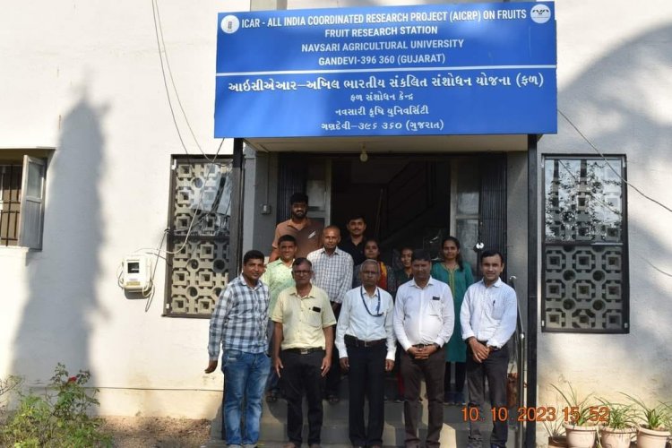 Dr. Prakash Patil, Project Coordinator (Fruits), AICRP, ICAR-IIHR, Bengaluru, paid a visit to the Hon’ble Vice-Chancellor, Dr. Z. P. Patel, during his official trip to NAU Navsari on October 10, 2023. 