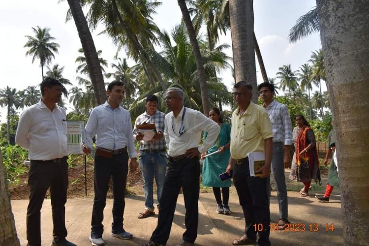 Dr. Prakash Patil, Project Coordinator (Fruits), AICRP, ICAR-IIHR, Bengaluru, paid a visit to the Hon’ble Vice-Chancellor, Dr. Z. P. Patel, during his official trip to NAU Navsari on October 10, 2023. 