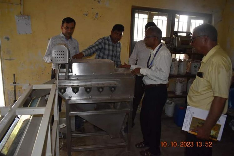 Dr. Prakash Patil, Project Coordinator (Fruits), AICRP, ICAR-IIHR, Bengaluru, paid a visit to the Hon’ble Vice-Chancellor, Dr. Z. P. Patel, during his official trip to NAU Navsari on October 10, 2023. 