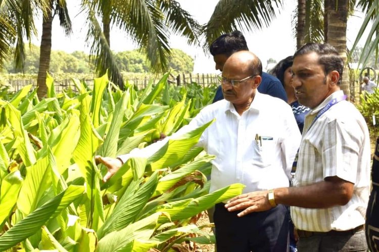 Hon’ble Vice-Chancellor Dr. Z. P. Patel accompanied by Dr. T. R. Ahlawat, Director of Research