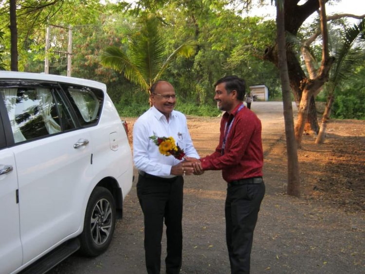 Hon’ble Vice-Chancellor Dr. Z. P. Patel along with Dr. V. R. Naik, ADR visited Cotton Wilt Research Station, Hansot on October 20, 2023.